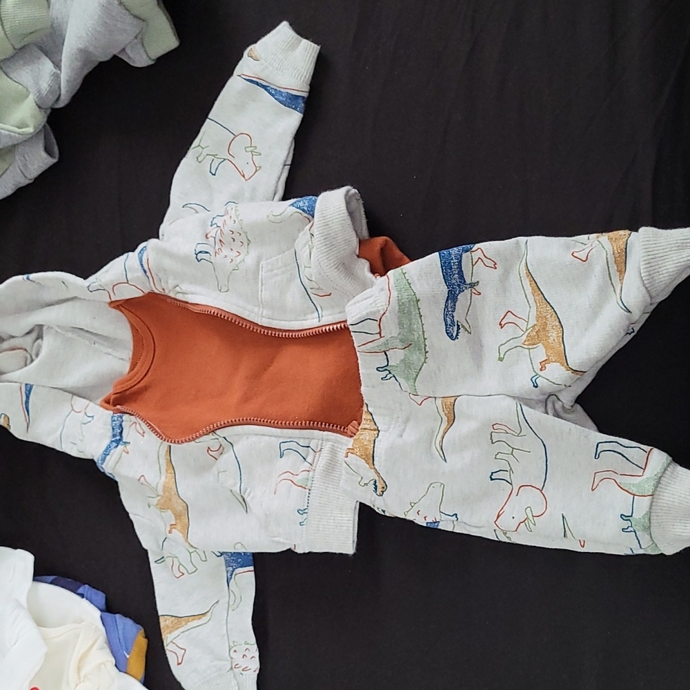 Newborn Dino outfit